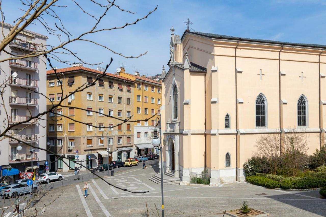 Suite Foscolo, In Piazza A トリエステ エクステリア 写真